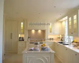 угловая кухня с островом Абада